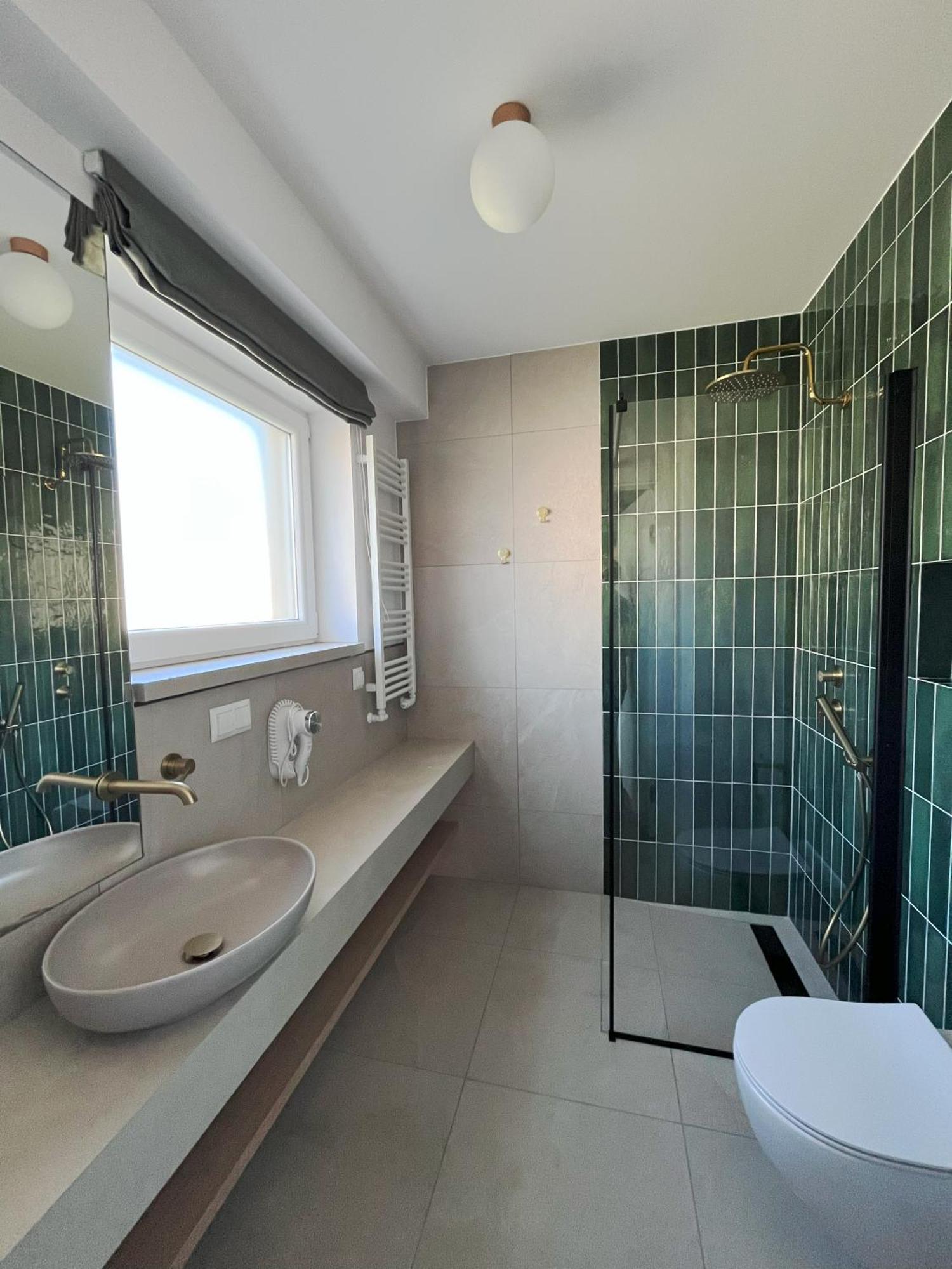 Deluxe One-Bedroom Apartment,1679608725:JPEG